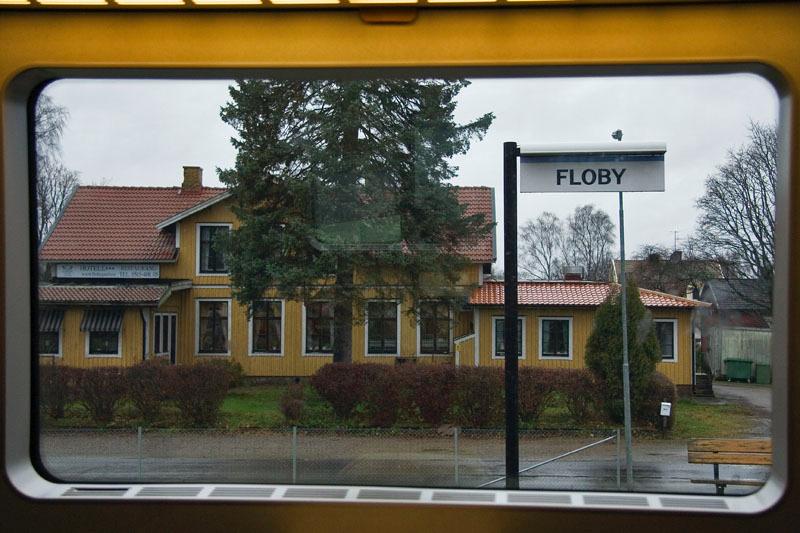 081110_8294.jpg - Resan är full av små trevliga stationer som vi stannar på. Med tillhörande bedårande utsikt.