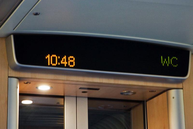 081110_8307.jpg - På en Regina kan man också hålla sig uppdaterad över vad klockan är.