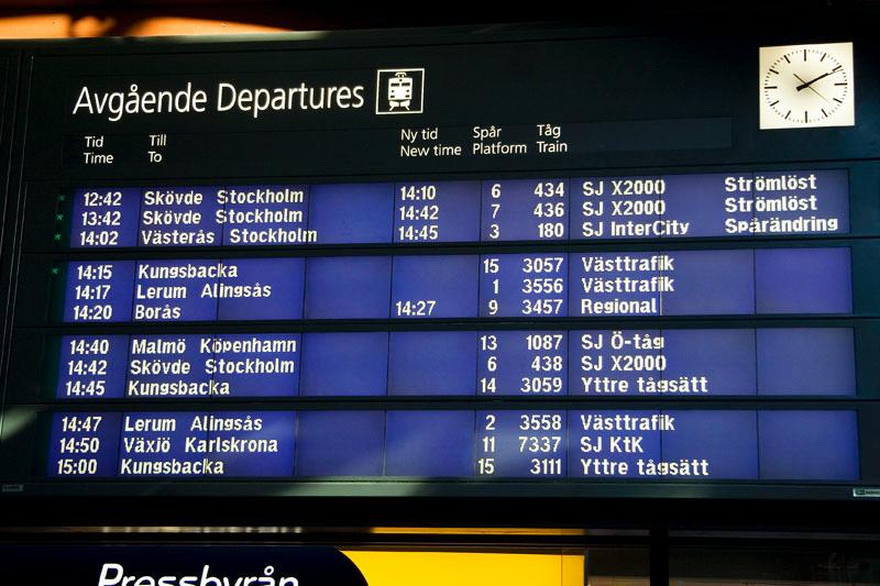 081110_8355.jpg - På Centralen kontrollerar jag hur det ser ut med tåginställningar idag med tanke på ovädret.